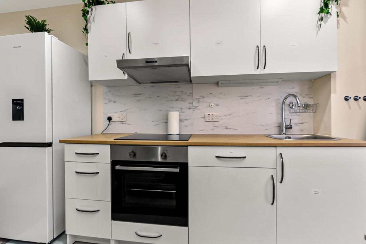 Family Friendly, Zone 2, 2 Beds, Overground London Exterior photo