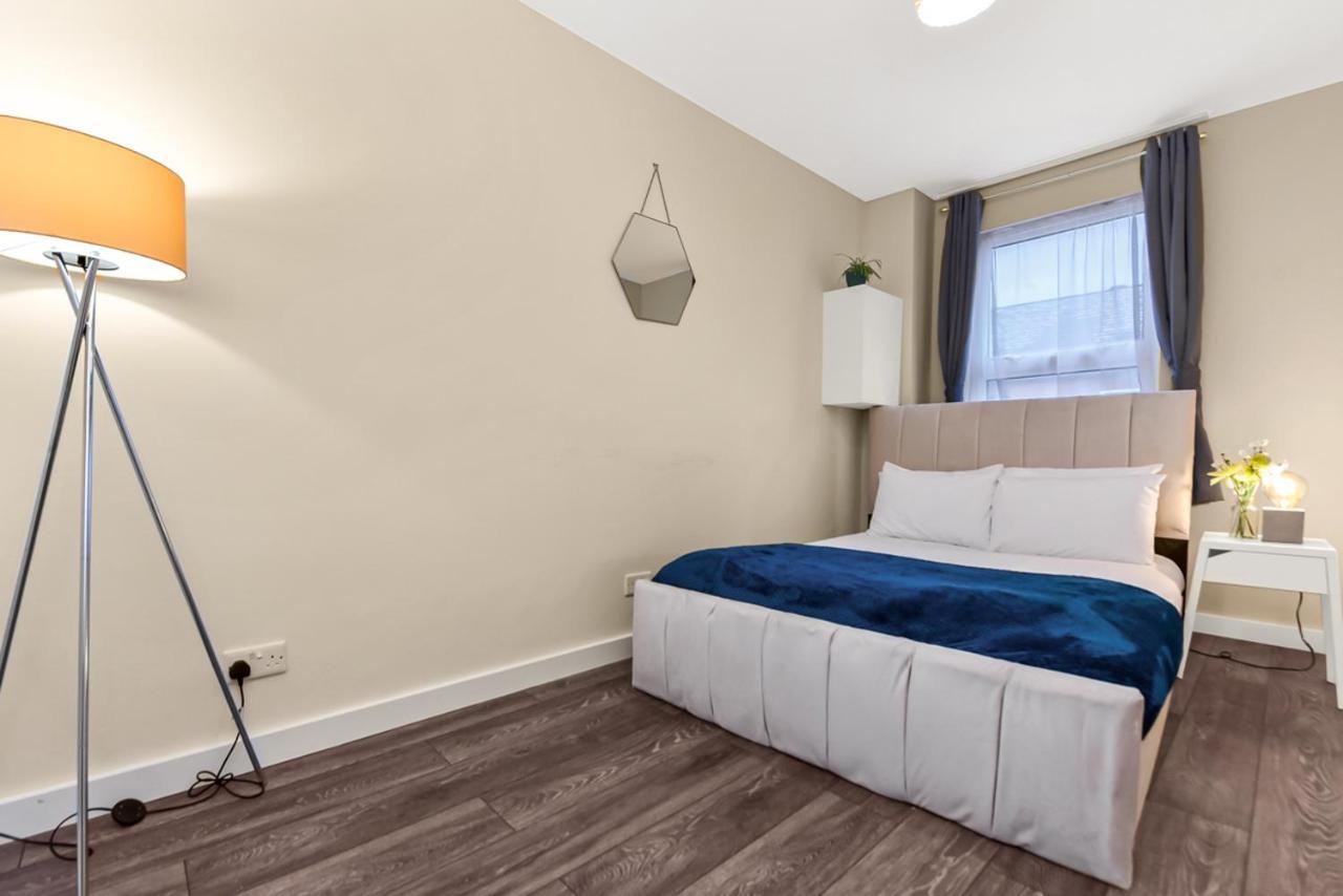 Family Friendly, Zone 2, 2 Beds, Overground London Exterior photo